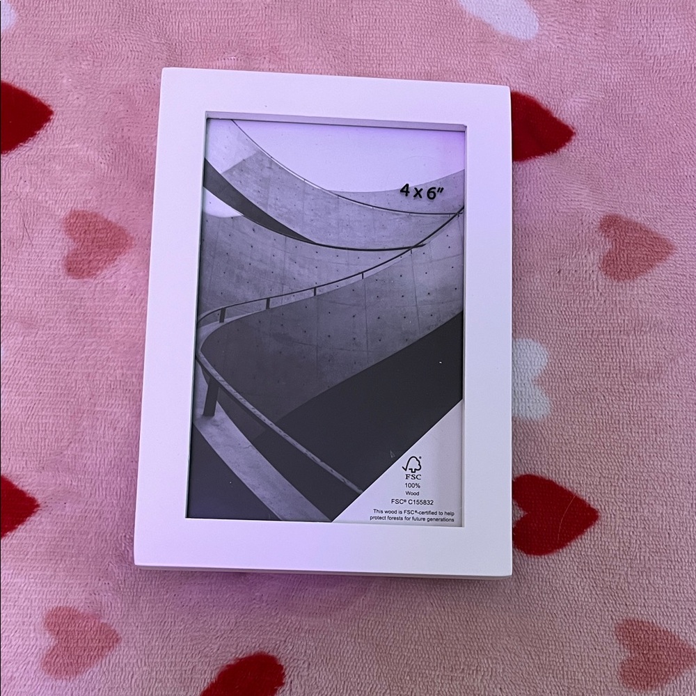 Modern White Picture Frame - 4x6 Contemporary Photo Display